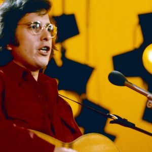 Don McLean, artist popular with baby boomer generation, singing in the 1970s