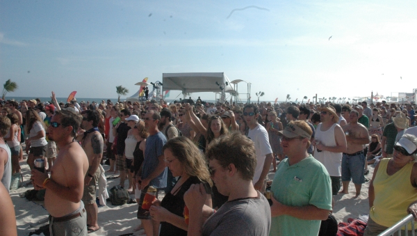 beach_crowd