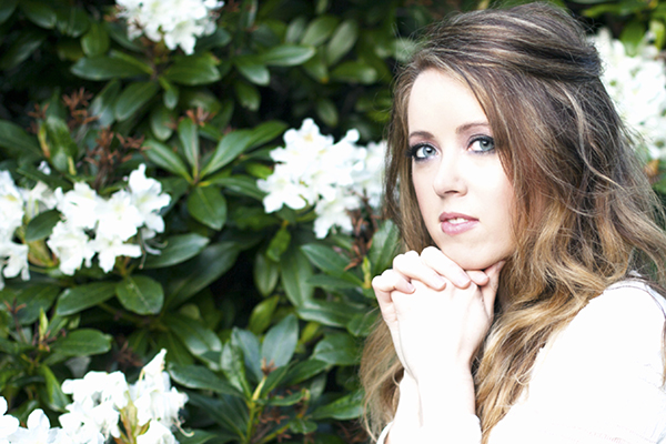 anna cate 600 x 400 photo