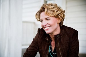 Song Premiere: Catie Curtis, “Flying Dream”