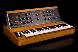 Minimoog Model D Portable Synthesizer Resumes Production