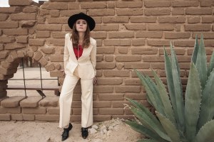 Hear Suzanne Santo of HoneyHoney’s Scorching New Single “Blood On Your Knees”