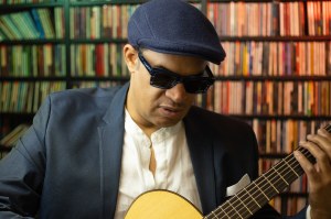 Raul Midón Holds Up “The Mirror” in New Track