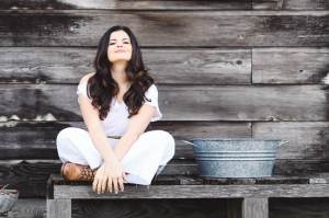 Rebecca Loebe Strikes a Chord with More Than the “Popular” Crowd, Releases Tour Dates