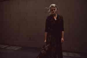 Aoife O’Donovan Delivers New Arrangements on ‘Bull Frogs Croon’ EP