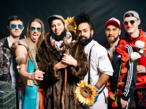 Joe Hertler & The Rainbow Seekers Drop Melodically Adventurous “Passing Through”