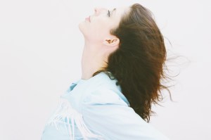 Ali Holder Premieres Latest Single, “Reborn”