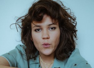 Fay Wildhagen Reinterprets Her Music, Life on ‘Leave Me to the Moon’