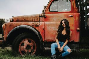 Jessica Lynn Premieres New Power Ballad “Run To”