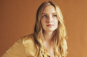 Madison Cunningham Shares “Coming Back” Ahead of New B-Sides Collection