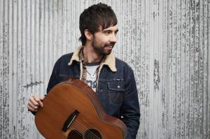 Mo Pitney Discusses Sunny New Single, “Local Honey”