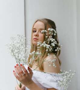 Cait Macklon Celebrates New Beginnings On “Easier Now”