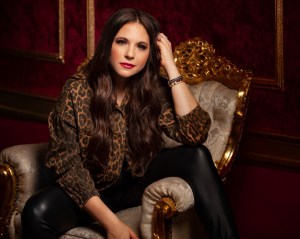 Lauren Davidson’s “Find Me” Drops in a Whirlwind of Uplifting Chords