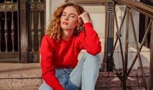 Cyn Reimagines Debut EP With Follow-Up, “Mood Swing (even moodier)”