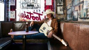 Terri Clark Offers Warmth With First Holiday Record, ‘It’s Christmas… Cheers!’