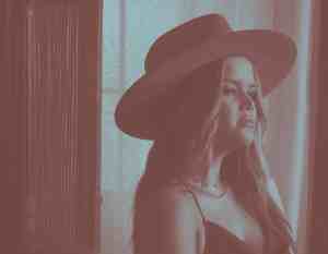 Maren Morris’ “The Bones” Wins CMA Song of the Year