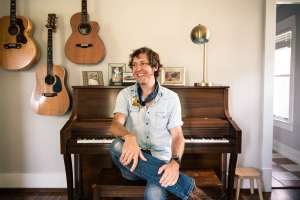 Mac Leaphart’s Single, “That Train,” Exposes the Mundane as Magnificent
