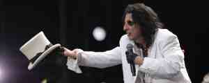 Mr. Nice Guy: Alice Cooper Goes Viral on Twitter For Serving Food to His Community