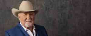 How Johnny Lee Parlayed a Steady Gig Into a Massive Country Crossover Hit in 1980