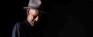 Mavis Staples’ Longtime Guitarist Rick Holmstrom Shines On The Tasty And Illuminating ‘See The Light’ 