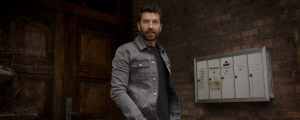 Brett Eldredge Makes a Conscious Decision to Have a “Good Day”