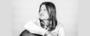 Premiere: Singer-Songwriter Ben Chapman Defines a “Hippie Speedball” with a New Acoustic Video