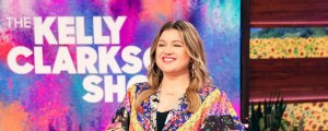 Watch Kelly Clarkson’s Soulful Cover of “Breathe Again” By Toni Braxton
