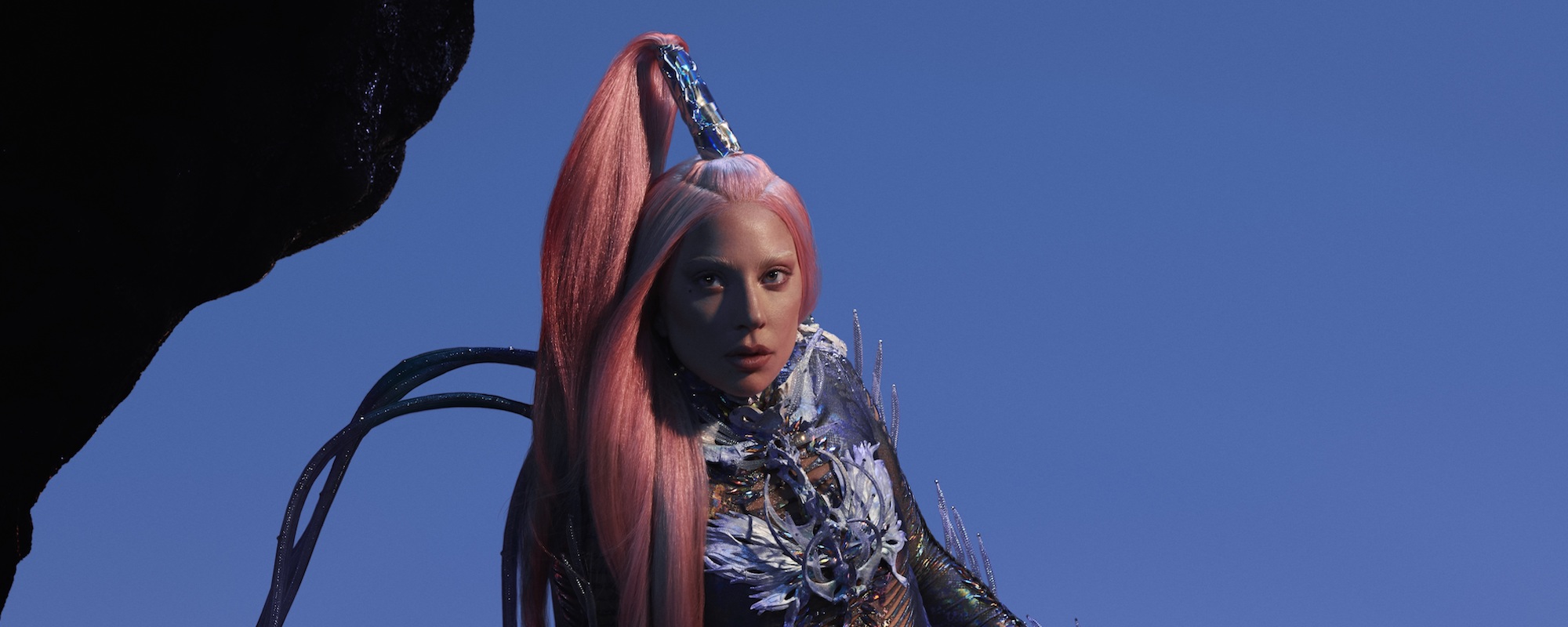 lady gaga bleeding dress Blood stuck in her left eye is just like the end of her 2009 VMA Paparazzi performance : r/LadyGaga