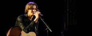 Brayden Lape Takes on Jordan Davis’ No. 1 Hit “Buy Dirt” on ‘The Voice’