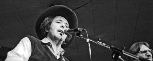 Born on This Day in 1935, the Country Pioneer With 30+ Hits Who Formed a Band With Pal Waylon Jennings in the 90s