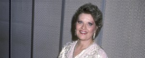 Born on This Day 1927, the Best-Selling Female Artist of the 1950s Known for the “Tennessee Waltz”