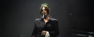 Lana Del Rey Apologizes For Arriving To Glastonbury Festival Late
