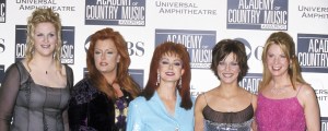 10 Female Artists That Ruled ’90s Country