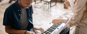 Best Way to Learn Piano in 2024 [Complete Guide]