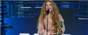 Shakira Powers Through Hits, Receives Video Vanguard Award at MTV VMAs