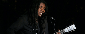 Tracy Chapman Wins Song of the Year at 2023 CMA Awards Thanks to Luke Combs’ Cover of 1988 Hit “Fast Car”