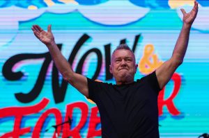 Jimmy Barnes Cancels Concert After Battling Bacterial Pneumonia: “I’m Sorry”