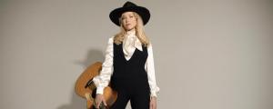 Review: Jewel’s Stellar Sophomore Album ‘Spirit’ Shines Again on 25th Anniversary Edition