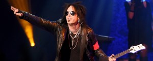 4 Embarrassing Hit Songs That I (Not So) Secretly Love