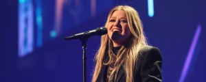 Kelly Clarkson Focusing On Herself After Divorce: ”It Feels Powerful”