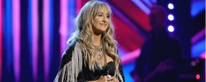 Lainey Wilson Surprises Young Fan With Gift of a Lifetime in Heartwarming Christmas Video