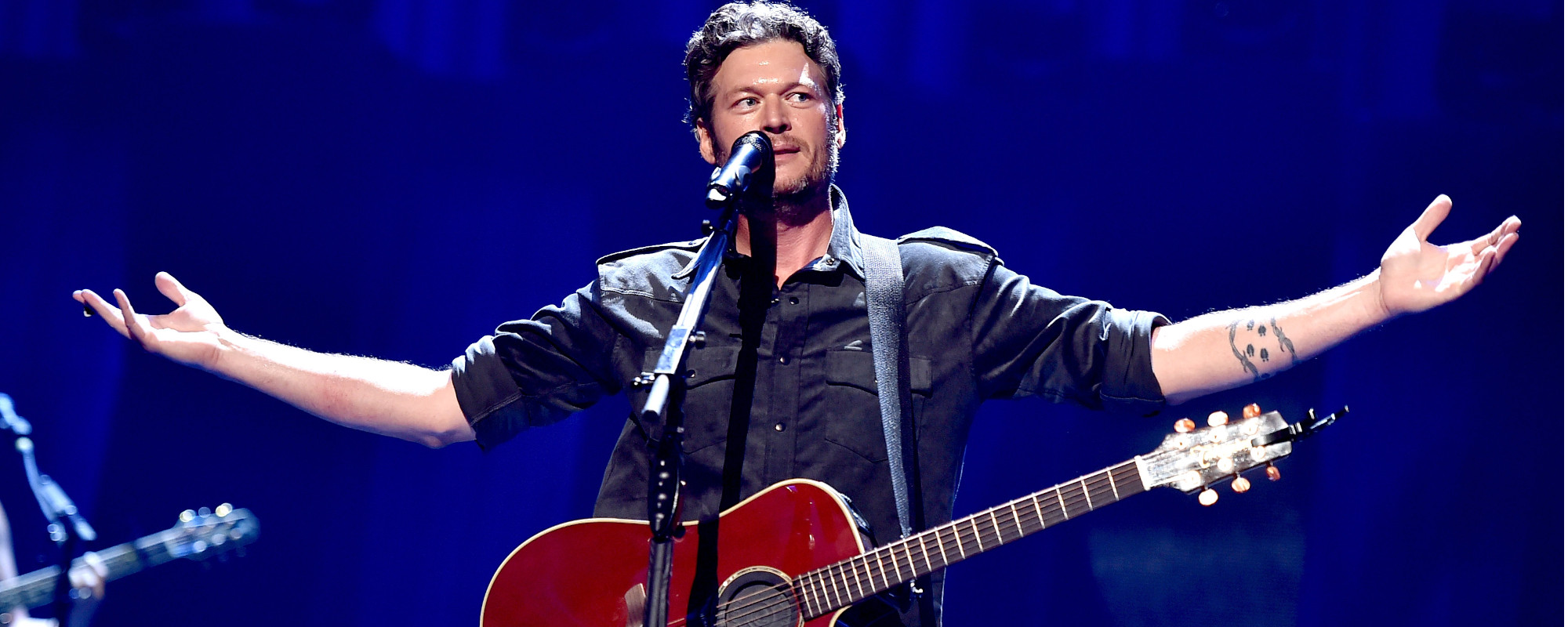 Remember When: Blake Shelton Knocked Out a Duet of Dolly Parton and Kenny  Rogers' "Islands in the Stream" on 'The Voice' - American Songwriter