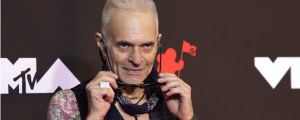 David Lee Roth Is Convinced Sammy Hagar Was Probed by Aliens in Bizarre New Video