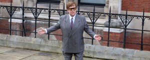 “Never Let It Be Said That Elton John Doesn’t Pay His Debts”: The Rocket Man Settles Football Bet with Handwritten Note & Cash