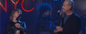 Watch Kelly Clarkson and Kelsey Grammer Deliver Soulful Performance of ‘Frasier’ Theme Song