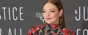 Dolly Parton’s Sister Continues to Rail Against Elle King’s Opry Performance, Insists Taylor Swift Wouldn’t Behave That Way