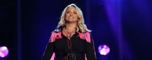 Miranda Lambert Sings of Love Gone Bad on “Dead Flowers”