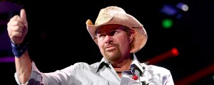Toby Keith’s Mom Riffs With Fans on Stage During His Last Performances