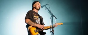 Zach Bryan Invites Ontario Teen Onstage To Sing “Heading South” and Fans Are Loving It