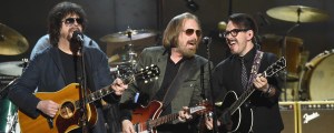 The Story Behind “Handle with Care” by the Traveling Wilburys and How It Was Inspired by a Box in Bob Dylan’s Garage